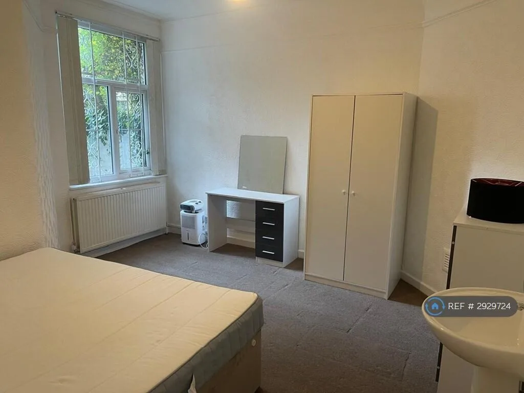 5 bedroom terraced house for rent