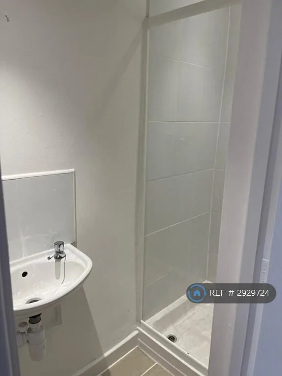 5 bedroom terraced house for rent