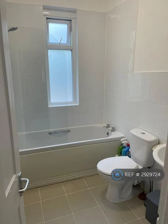 5 bedroom terraced house for rent