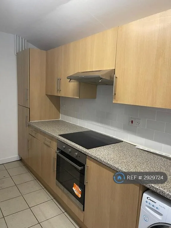5 bedroom terraced house for rent