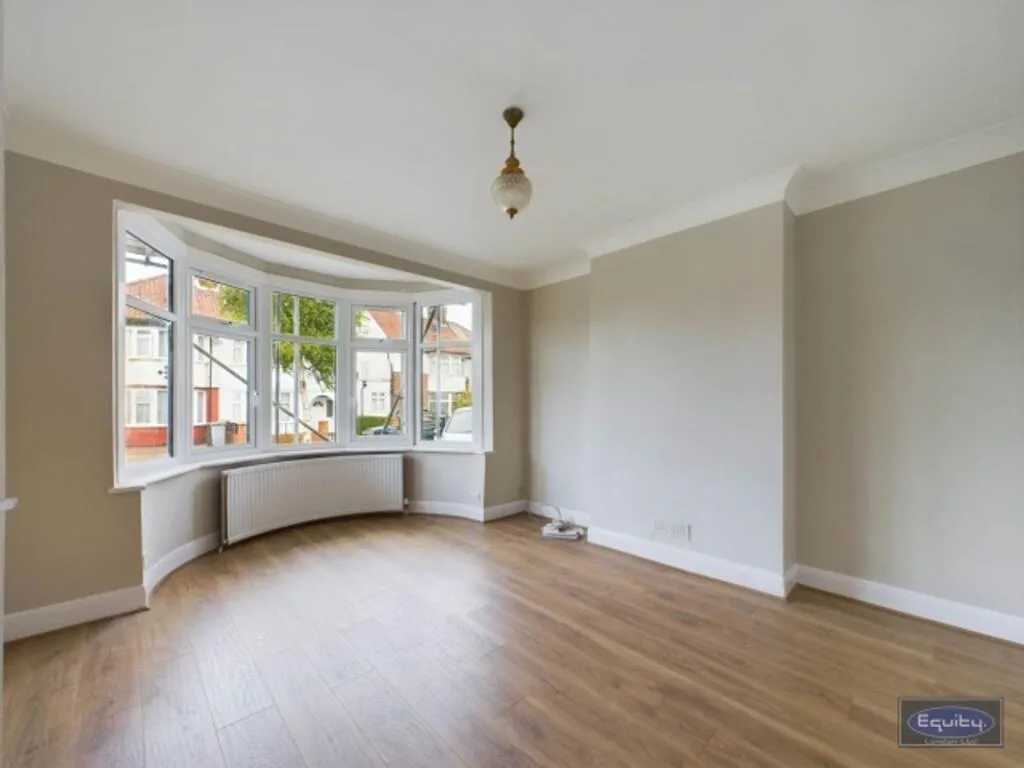 3 bedroom semi-detached house for rent