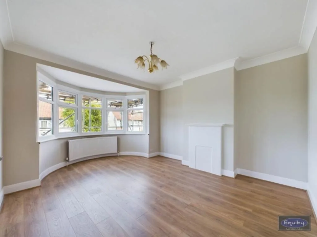 3 bedroom semi-detached house for rent