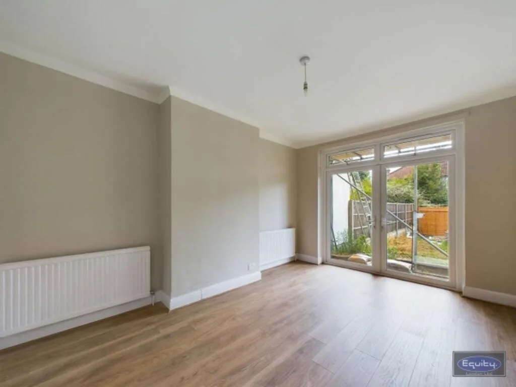 3 bedroom semi-detached house for rent