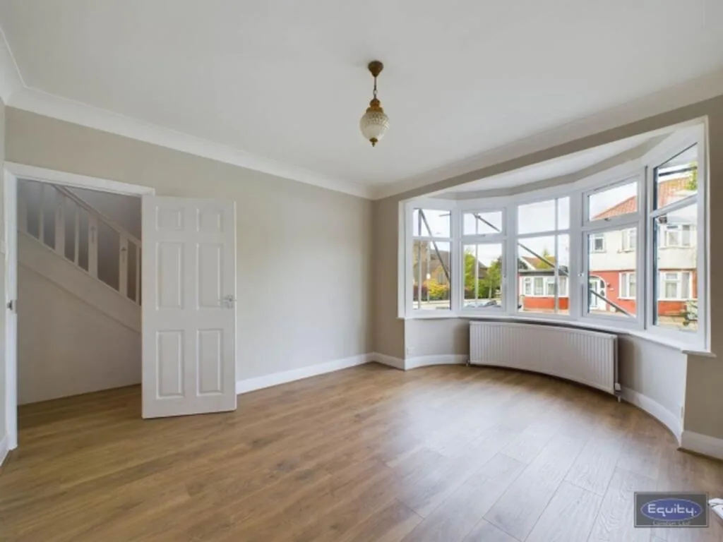 3 bedroom semi-detached house for rent