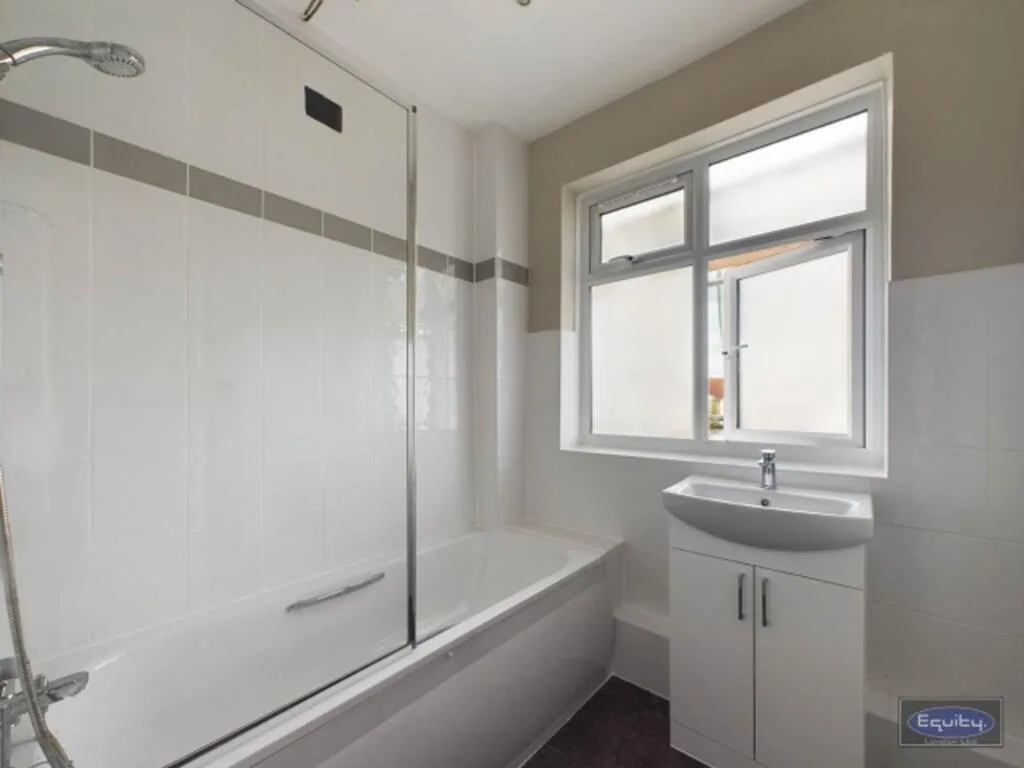 3 bedroom semi-detached house for rent