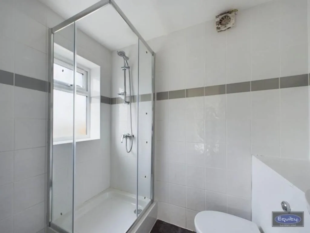 3 bedroom semi-detached house for rent