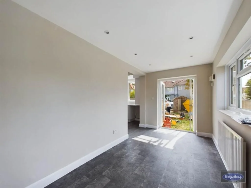 3 bedroom semi-detached house for rent