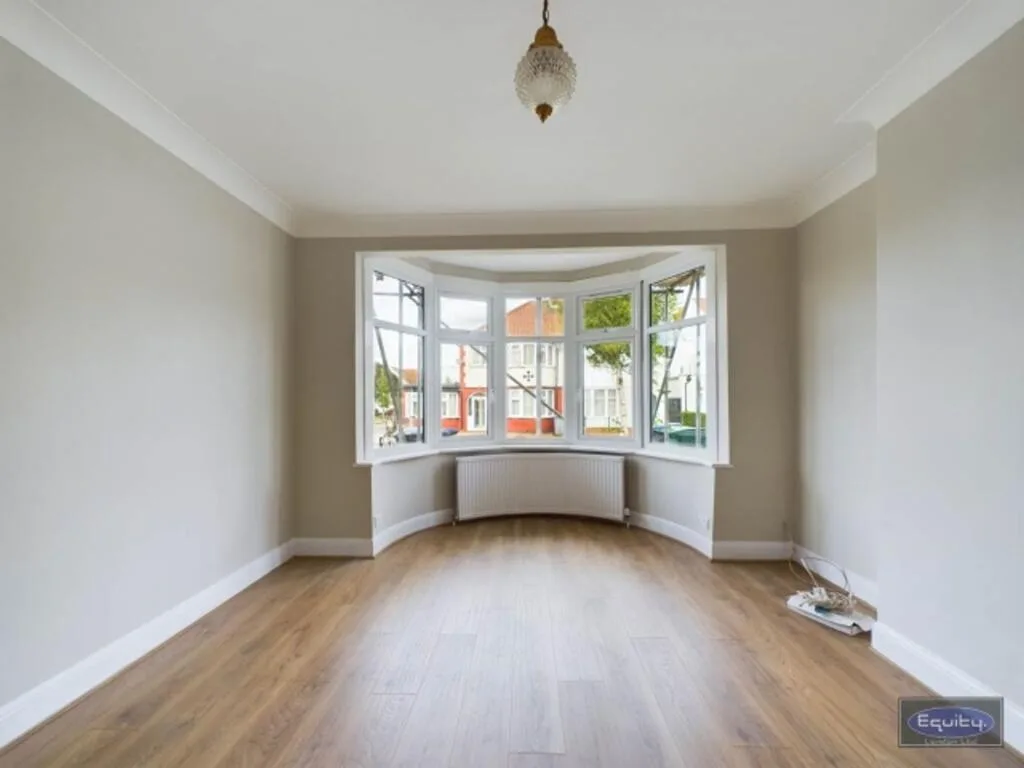 3 bedroom semi-detached house for rent
