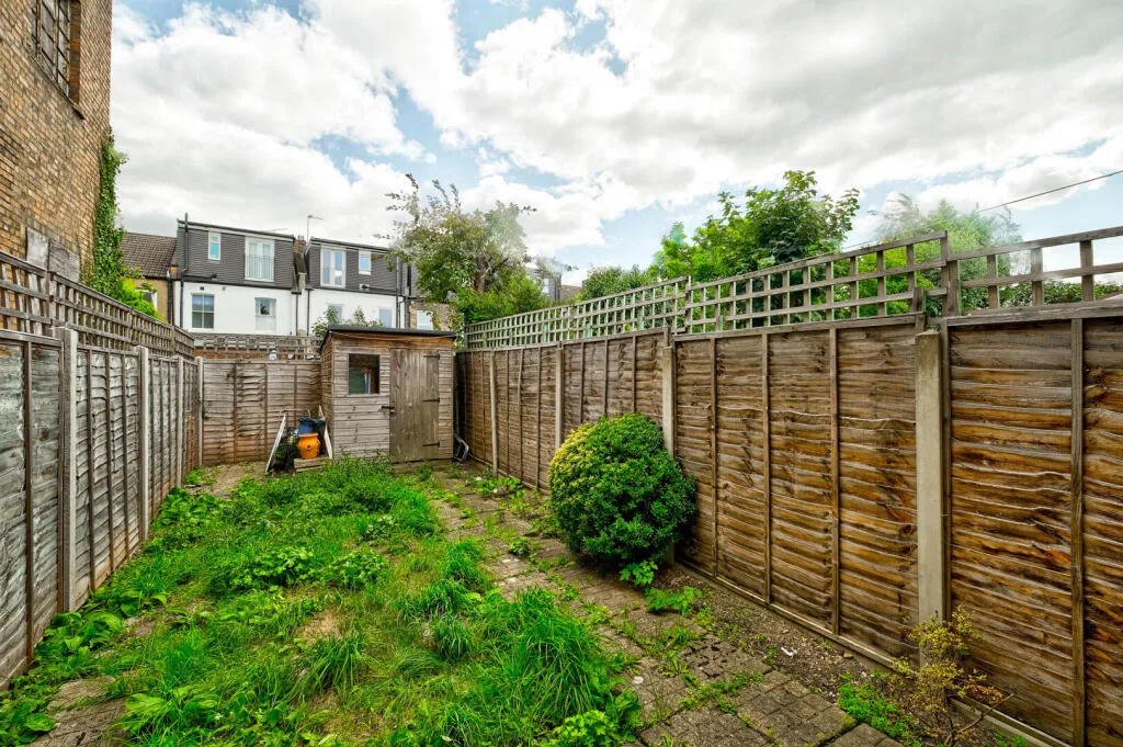 2 bedroom end of terrace house for rent