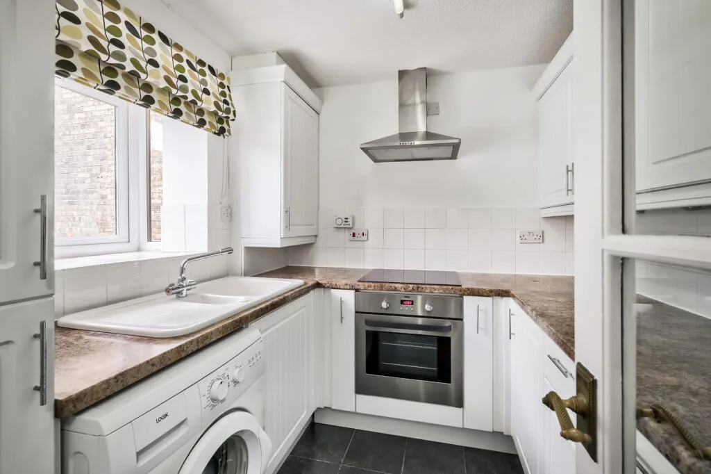 2 bedroom end of terrace house for rent
