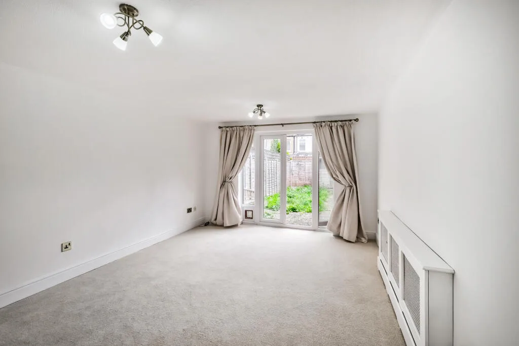 2 bedroom end of terrace house for rent