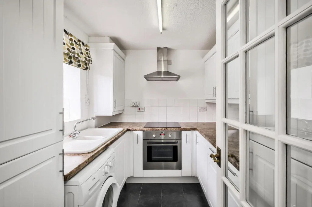 2 bedroom end of terrace house for rent