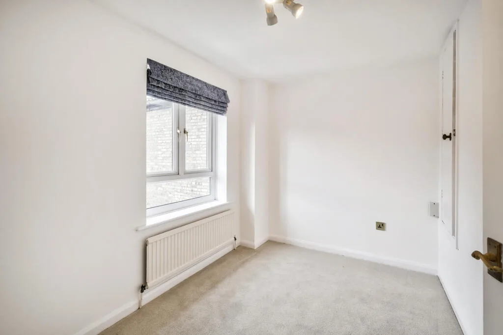2 bedroom end of terrace house for rent