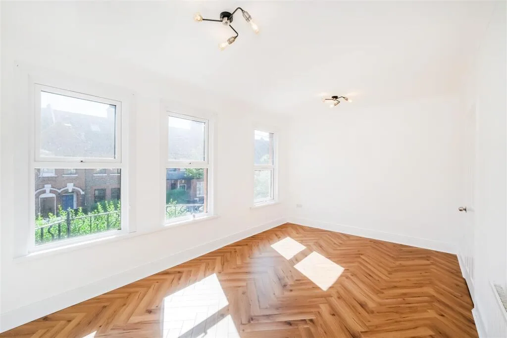 2 bedroom maisonette for rent