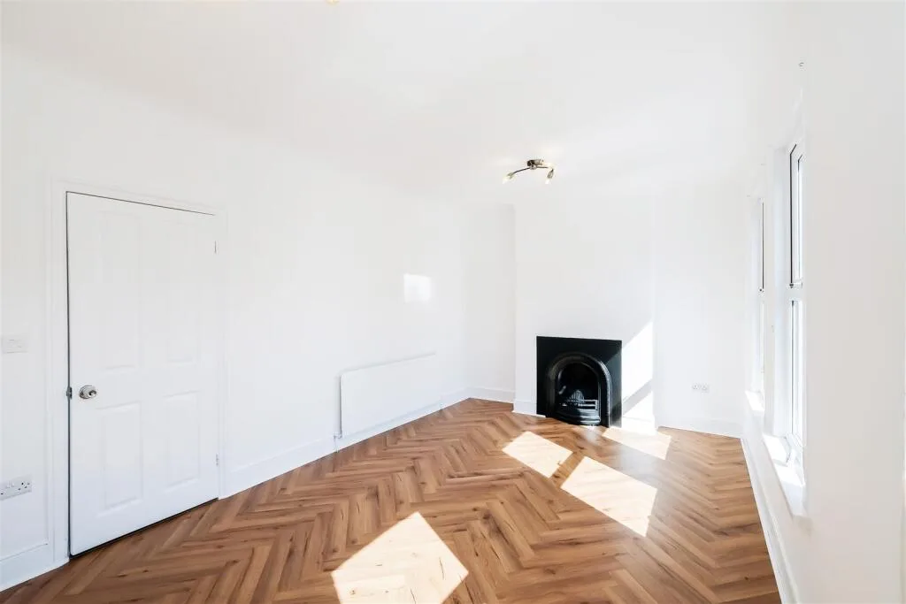 2 bedroom maisonette for rent