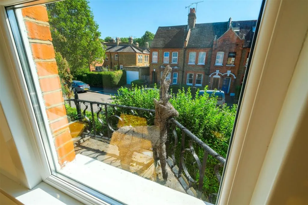 2 bedroom maisonette for rent