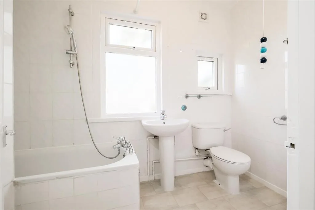 2 bedroom maisonette for rent