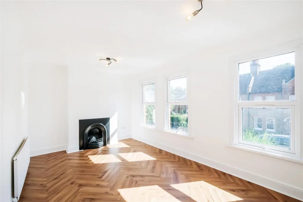 2 bedroom maisonette for rent