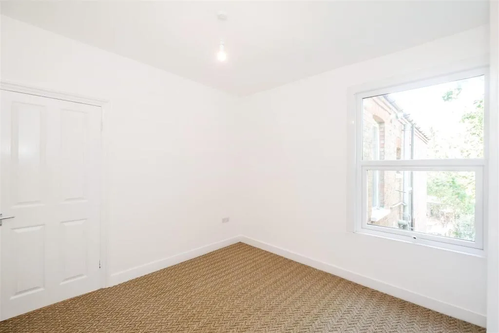 2 bedroom maisonette for rent