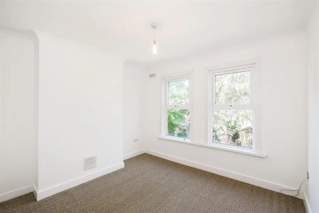 2 bedroom maisonette for rent