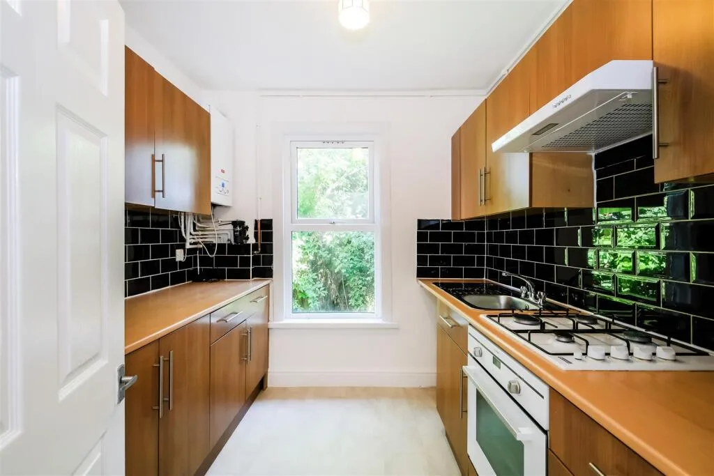 2 bedroom maisonette for rent