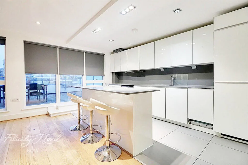 3 bedroom flat for rent