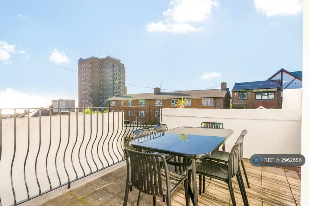 3 bedroom maisonette for rent