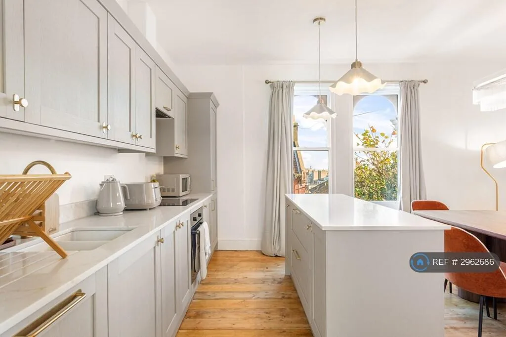 3 bedroom maisonette for rent