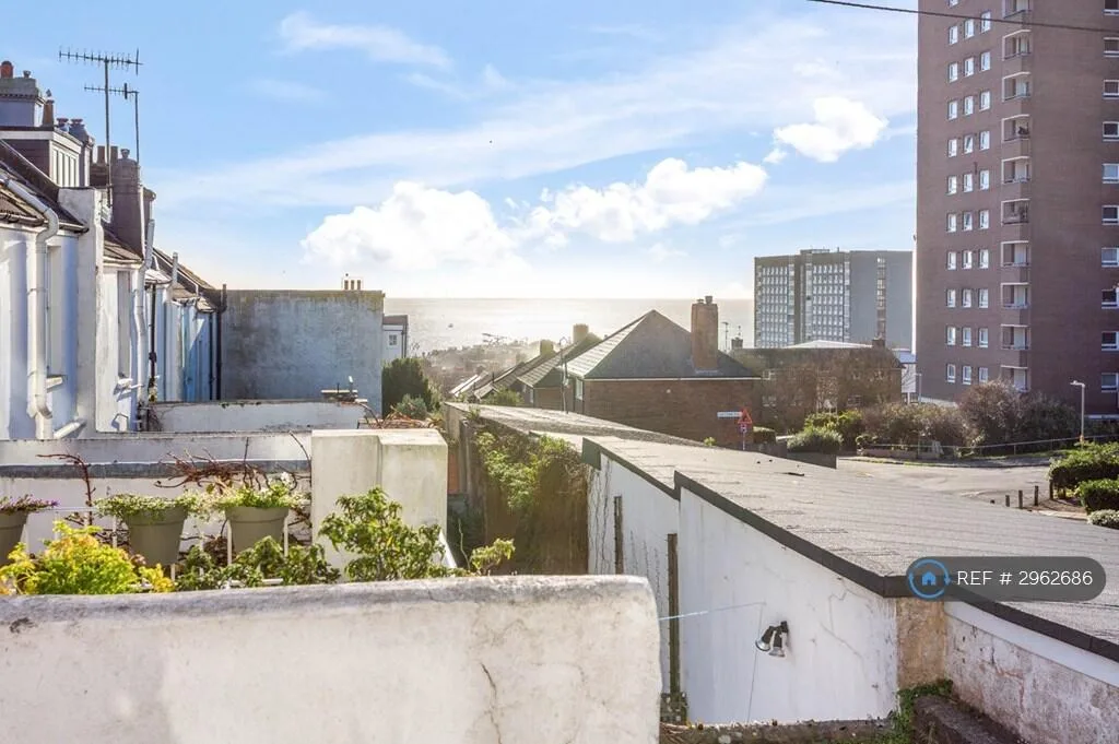 3 bedroom maisonette for rent