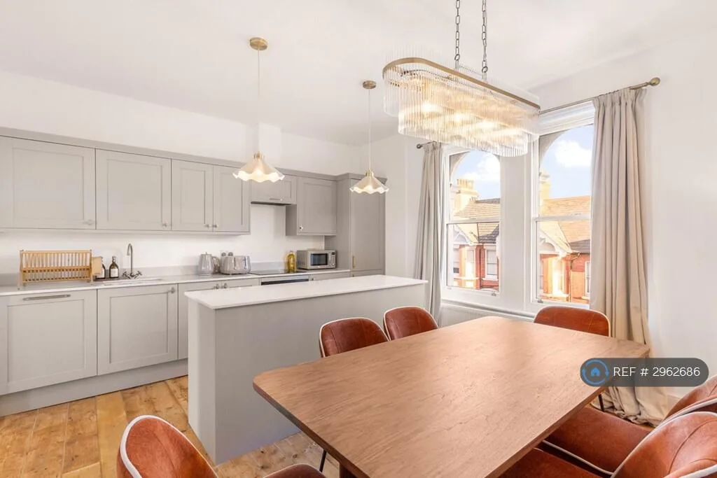3 bedroom maisonette for rent