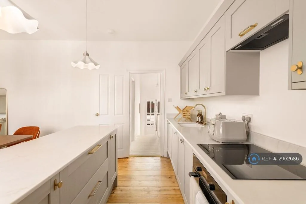 3 bedroom maisonette for rent