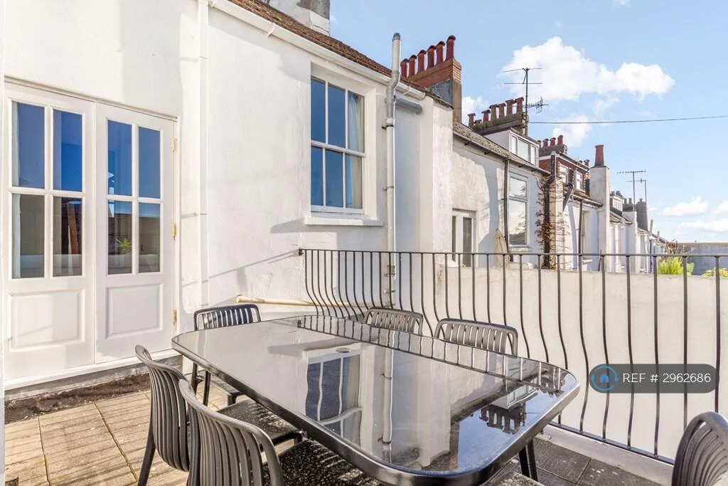 3 bedroom maisonette for rent