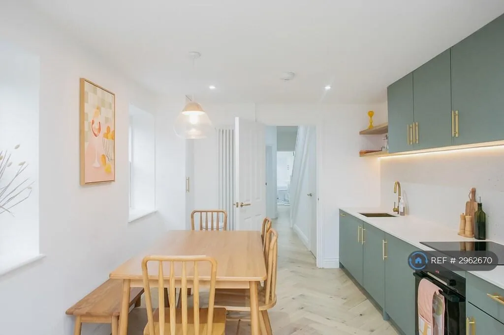 3 bedroom maisonette for rent