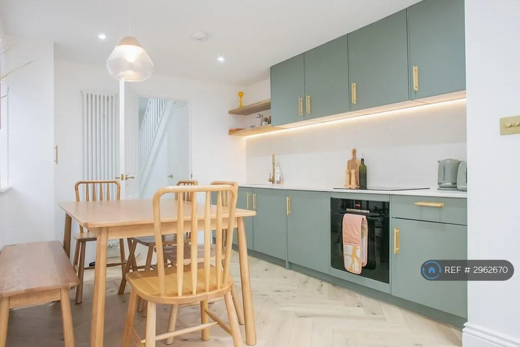3 bedroom maisonette for rent