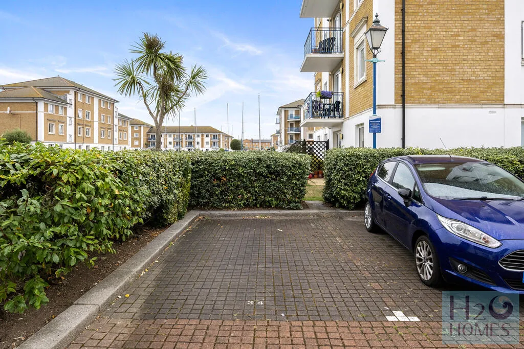 2 bedroom ground floor flat for rent