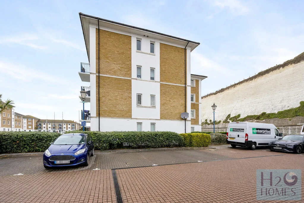 2 bedroom ground floor flat for rent