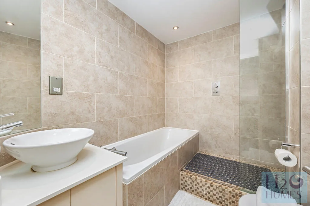 2 bedroom ground floor flat for rent