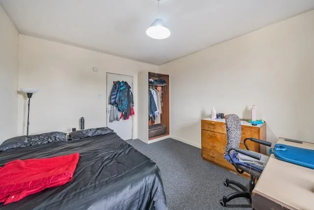 5 bedroom flat for rent