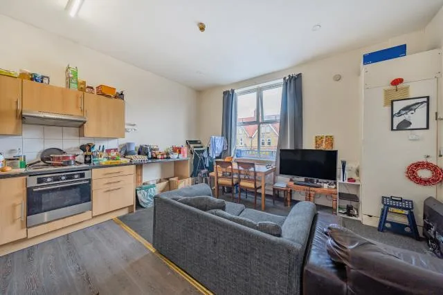 5 bedroom flat for rent
