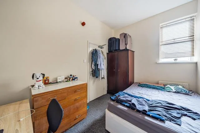 5 bedroom flat for rent
