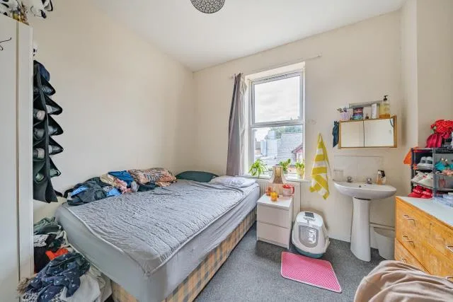 5 bedroom flat for rent