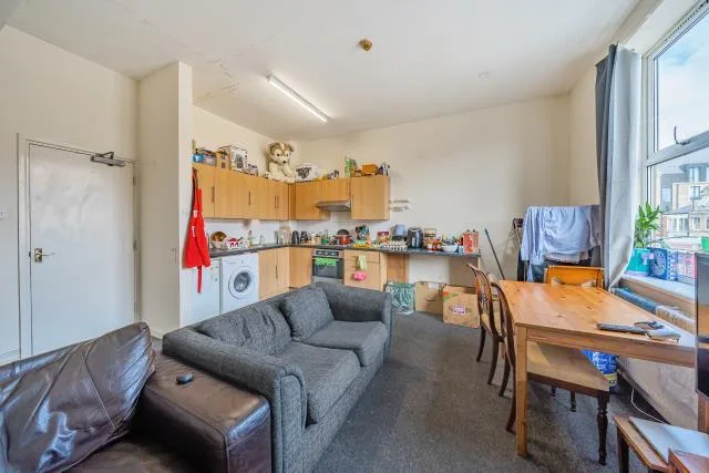 5 bedroom flat for rent