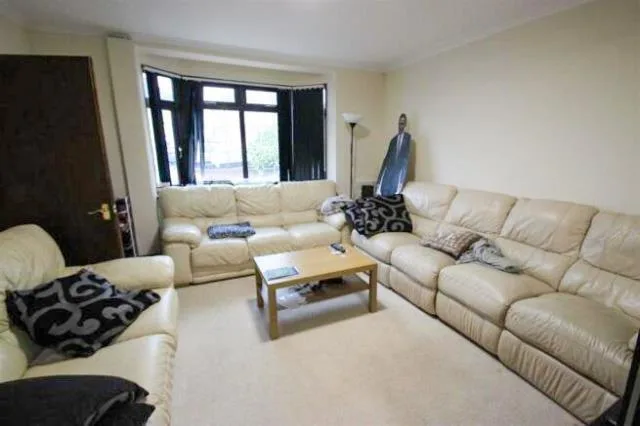 5 bedroom terraced house for rent