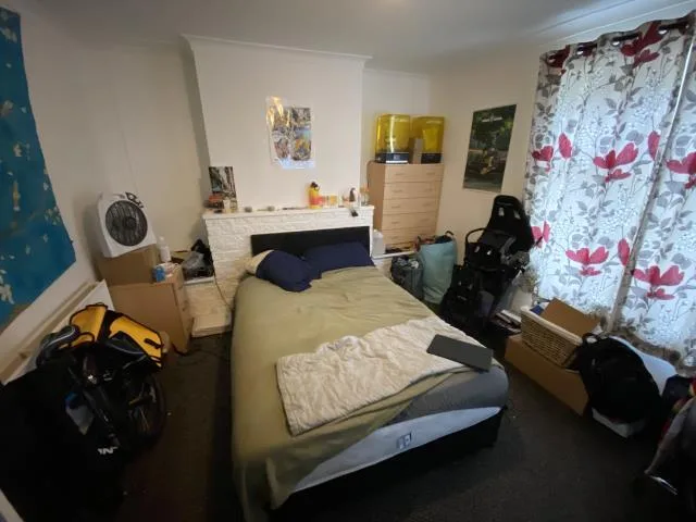 5 bedroom semi-detached house for rent