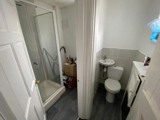 5 bedroom semi-detached house for rent