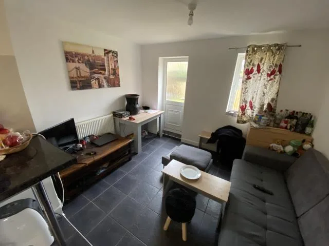 5 bedroom semi-detached house for rent