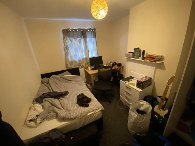 5 bedroom semi-detached house for rent