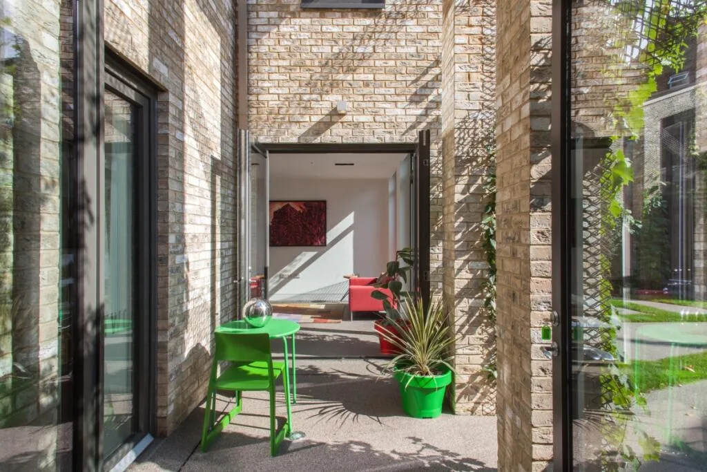 3 bedroom mews property for rent