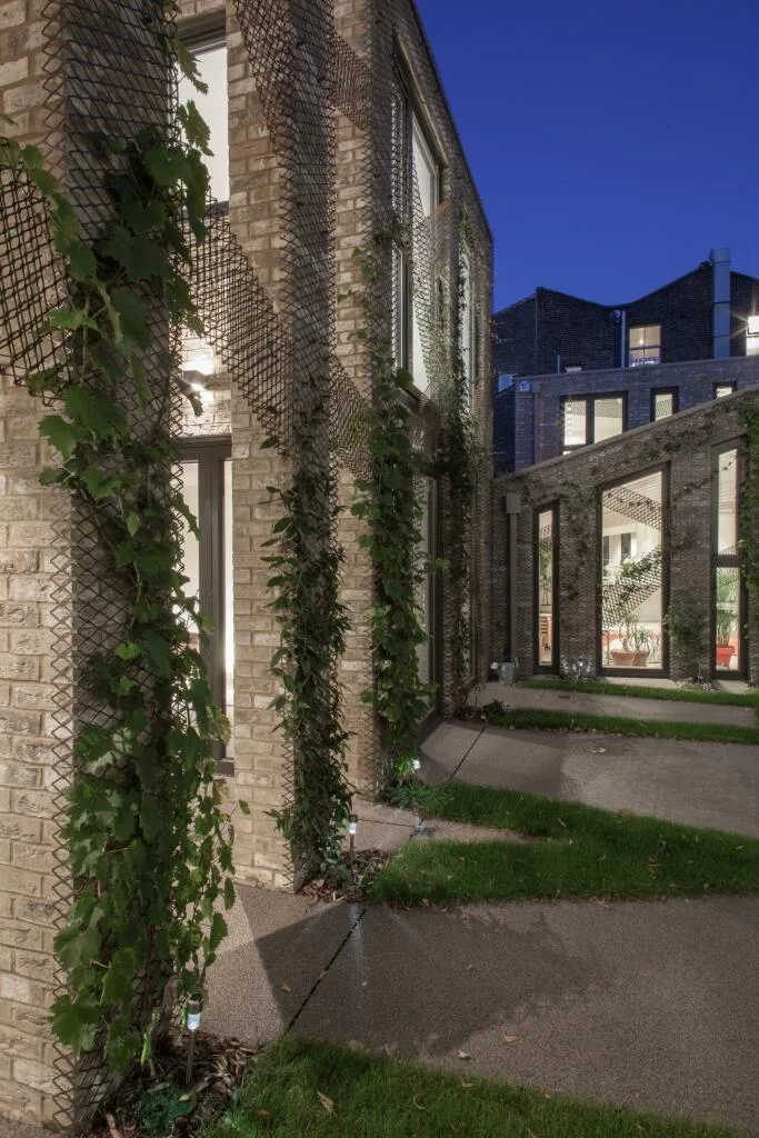 3 bedroom mews property for rent
