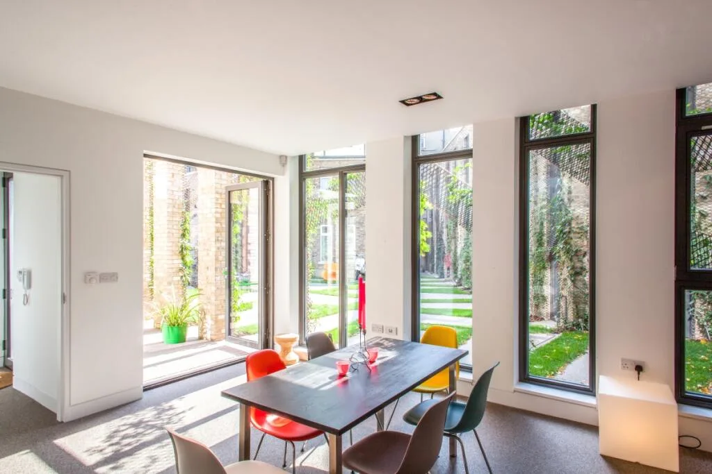3 bedroom mews property for rent
